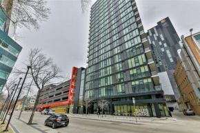 Cozy Skyline Entire Condo in Downtown, Across MTS